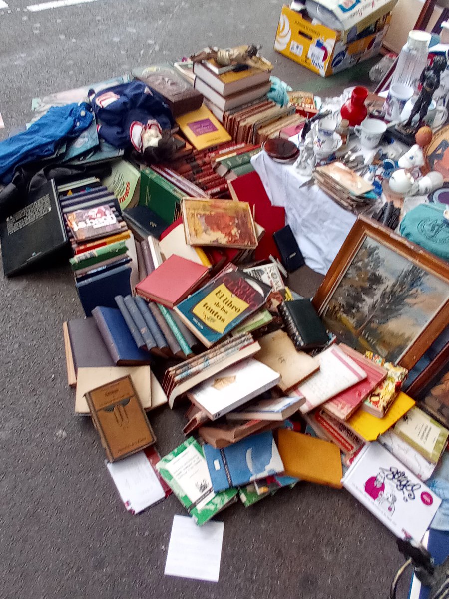 Gazofilaci's tweet photo. Un encant de llibres. #Encantsvells #FiradeBellcaire https://t.co/KoBAZg69l9