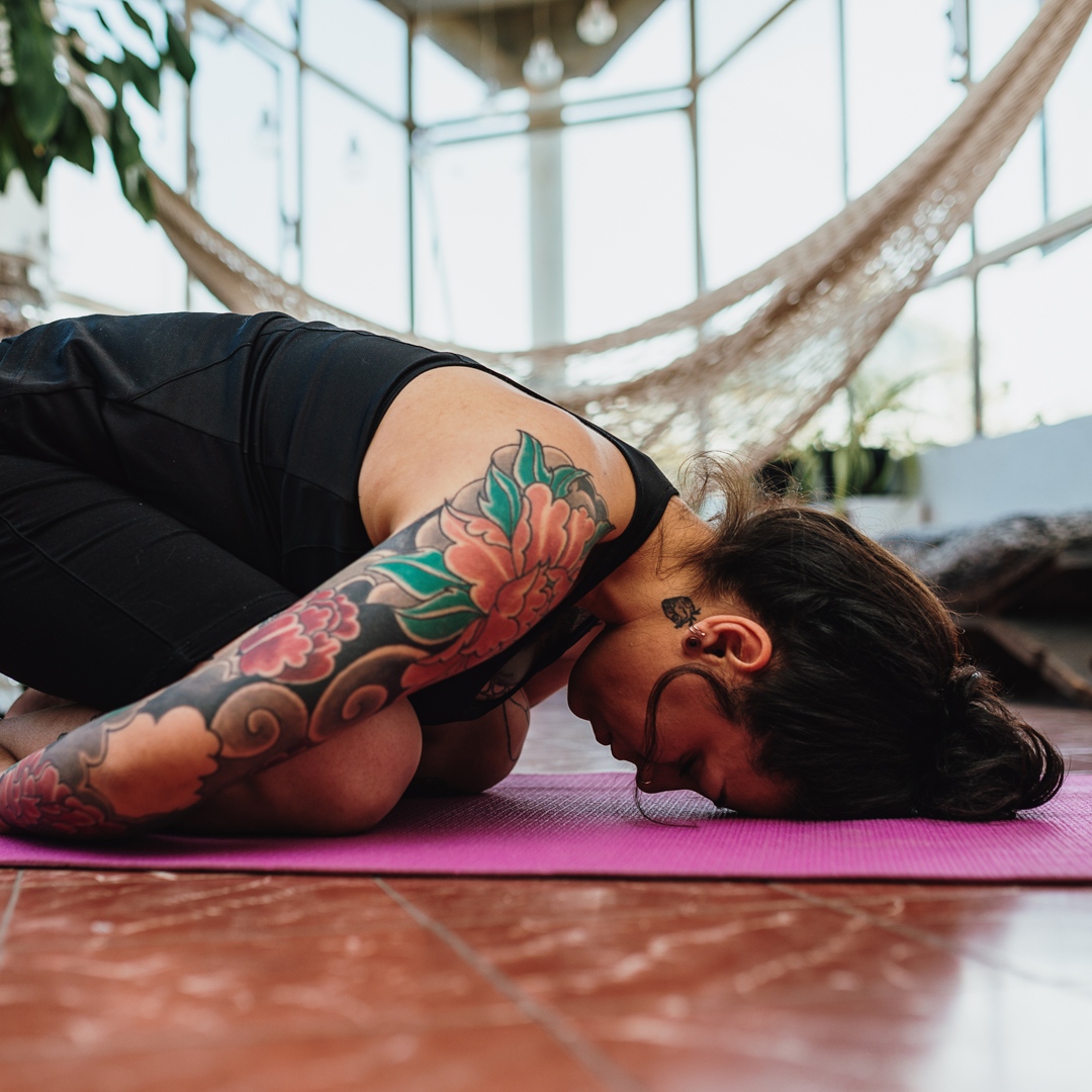 If you’re a teacher working with students with chronic conditions for the first time, it can be daunting. Here are 6 suggestions for teaching safe, effective, and compassionate yoga classes that serve students with chronic illnesses or injuries ➡️ bit.ly/yogaforchronic…