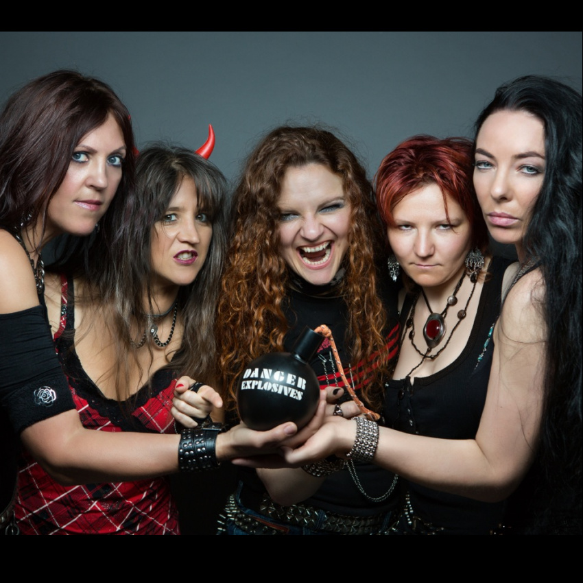 ServiceTapir's tweet photo. 29. August 2021 15:00Uhr
umsonst und draußen Live-Konzert

Achtung Starkstrom!
AC/DC-Tributebands gibt es viele, aber keine ist so wie BLACK/ROSIE!

Wer glaubt, harte Rockmusik sei immer noch eine Männerdomäne, der irrt gewaltig,
denn bei dem Fön kriegen

https://t.co/S1GFykiYVe https://t.co/niYKp8dSKb