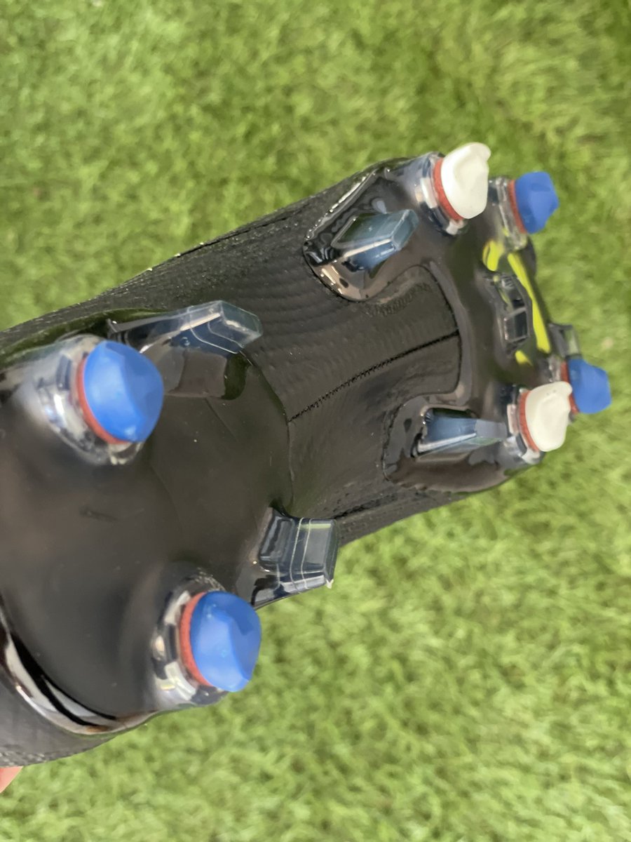SmartPowerstud's tweet image. Bon match aux Marseillais ce soir. Le bleu et blanc se retouve sous tes chaussures ? Ca vous plait @stevemandanda1 @matteoguendouzi @payetdimitri27 #olympiquedemarseille #om #omasse #ligue1ubereats #cramponsdefous #smartpower