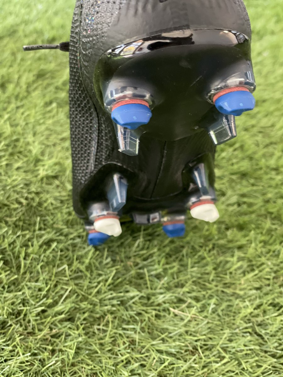 SmartPowerstud's tweet image. Bon match aux Marseillais ce soir. Le bleu et blanc se retouve sous tes chaussures ? Ca vous plait @stevemandanda1 @matteoguendouzi @payetdimitri27 #olympiquedemarseille #om #omasse #ligue1ubereats #cramponsdefous #smartpower