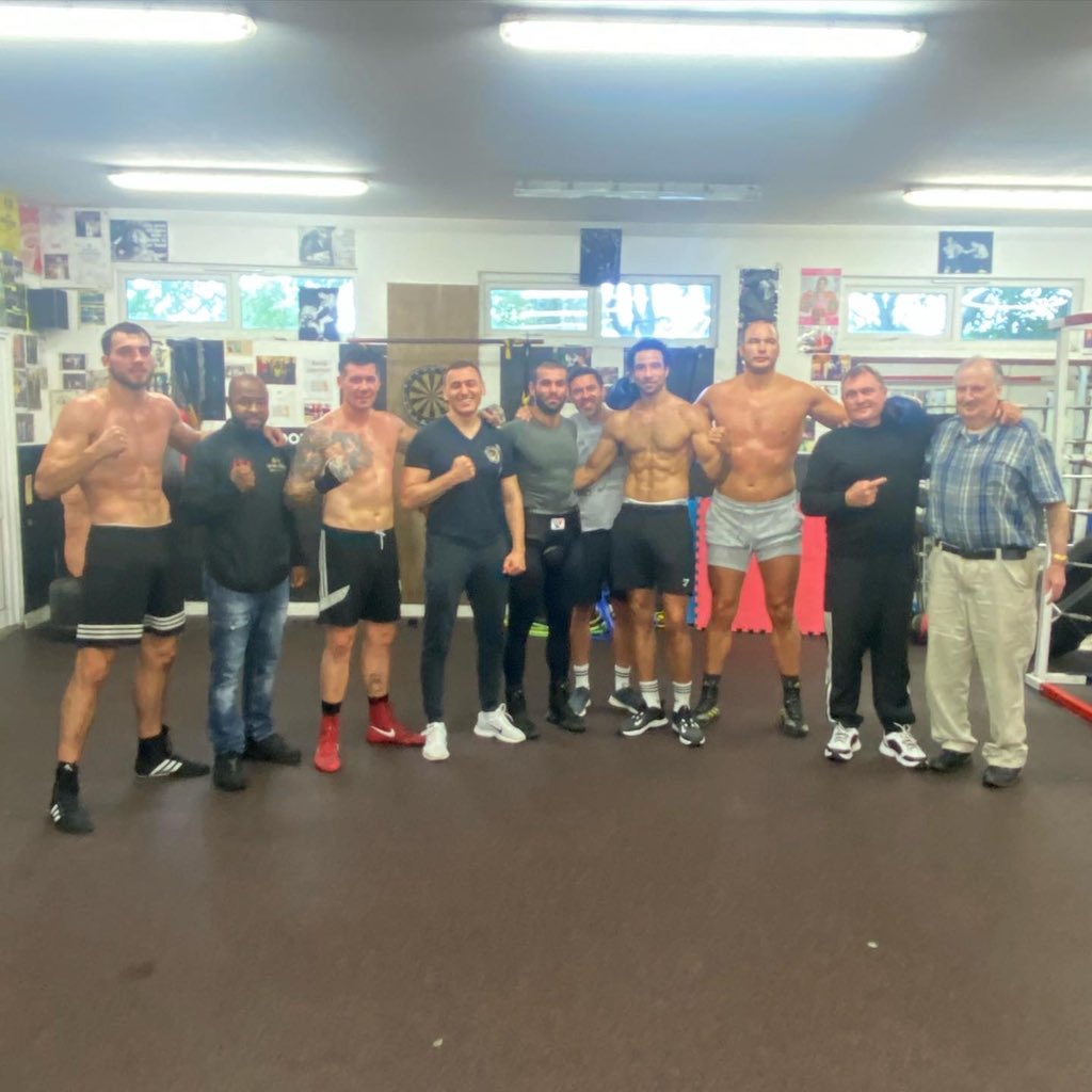 ChezNihell's tweet photo. 2 weeks #fightnight 

Last hard spar, 9 solid rounds clocked. 

Hard work done, taper the training now. 

Let’s go 5-0 💯🥊
#soldier #boxer #crusierweight #battleprep #britisharmy #tiger #wolfpack #soldierfit #fightfit #fightnight #tolworth #TeamNIHELL https://t.co/GJf9YhjzIc