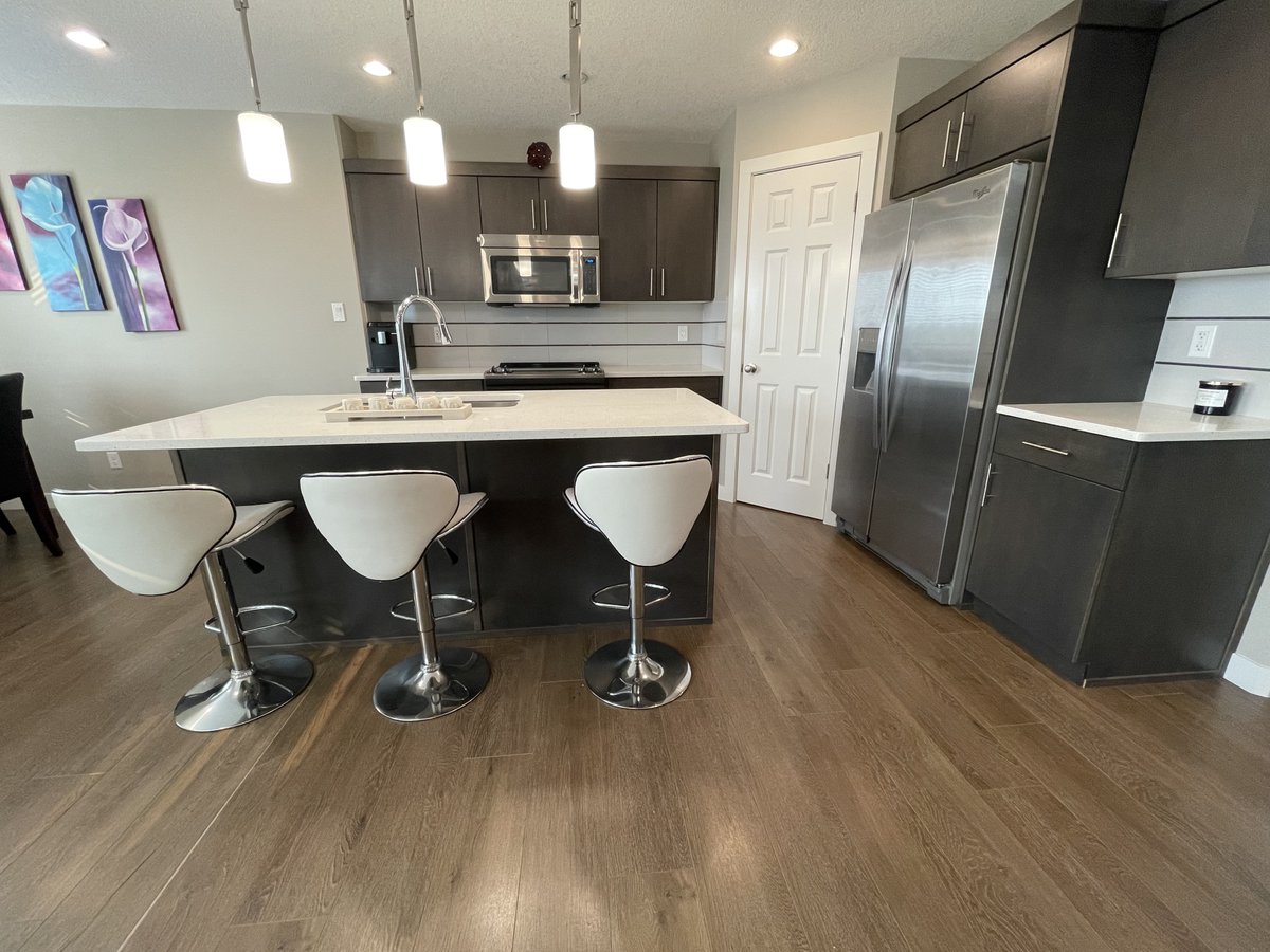 mkel80's tweet photo. OPEN HOUSE ALERT! Not one but TWO chances to see this beautiful Sunridge home this weekend!

1 - 2:30 pm Saturday &amp; Sunday
410 Mt Sundance Landing W #YQL
$399,999

https://t.co/SkxNDxndBx https://t.co/UTZnTWTqgO