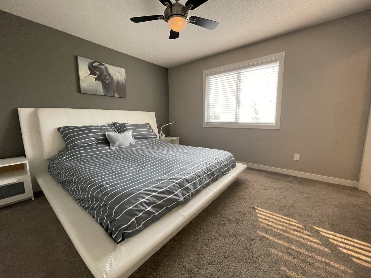 mkel80's tweet photo. OPEN HOUSE ALERT! Not one but TWO chances to see this beautiful Sunridge home this weekend!

1 - 2:30 pm Saturday &amp; Sunday
410 Mt Sundance Landing W #YQL
$399,999

https://t.co/SkxNDxndBx https://t.co/UTZnTWTqgO