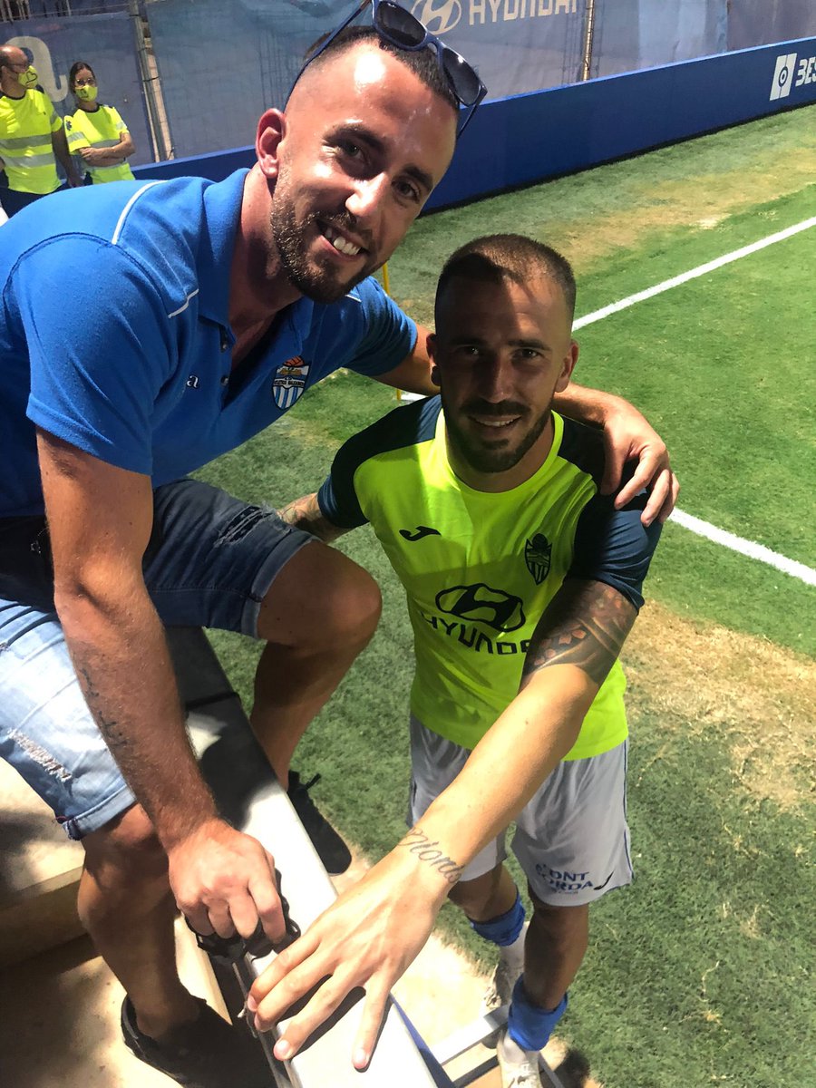 KomunaBalearika's tweet photo. MAÑANA A LAS 11:30 COMO BUENOS BALEARIC@S OS ESPERAMOS EN NUESTRA NUEVA SEDE! #aporlos3puntos #vamosatletic Estáis todos invitados a ver el fútbol en ambiente balearico! CERVEZAS ❄️ Y BUENAS TAPAS 🥓 mañana dioni 2 chicharros https://t.co/0fZjycfdnP