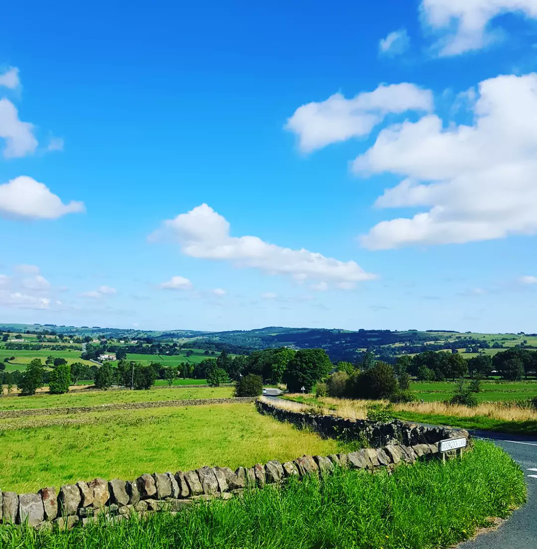 Ibby_tri's tweet photo. Today's ride was a toughy! Lovely and warm, beautiful scenery, everybody smiley and wavy and lots of bloody Yorkshire hills. Norwood Edge after 80km on the way home almost broke me π
#whereweride #onyourbike #wahoo #cyclist #orbeaorcaomx #weareorbea #myorbea #cycling https://t.co/YKFWTFbRzX