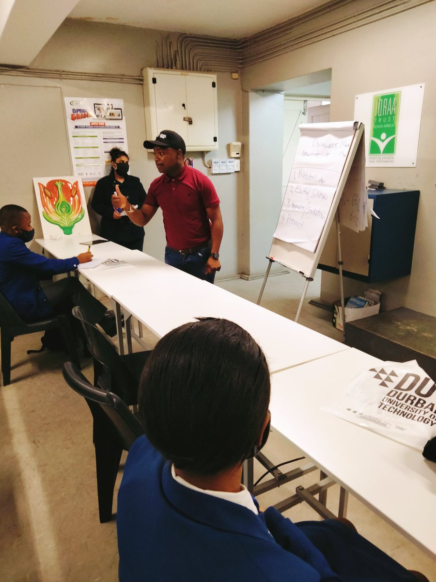 ThusiThobani's tweet photo. Accelerating Entrepreneurship, teaching and engaging with future business leaders. Young people. #EasyEquities #SmallBusinesses https://t.co/mji28KjQ8G