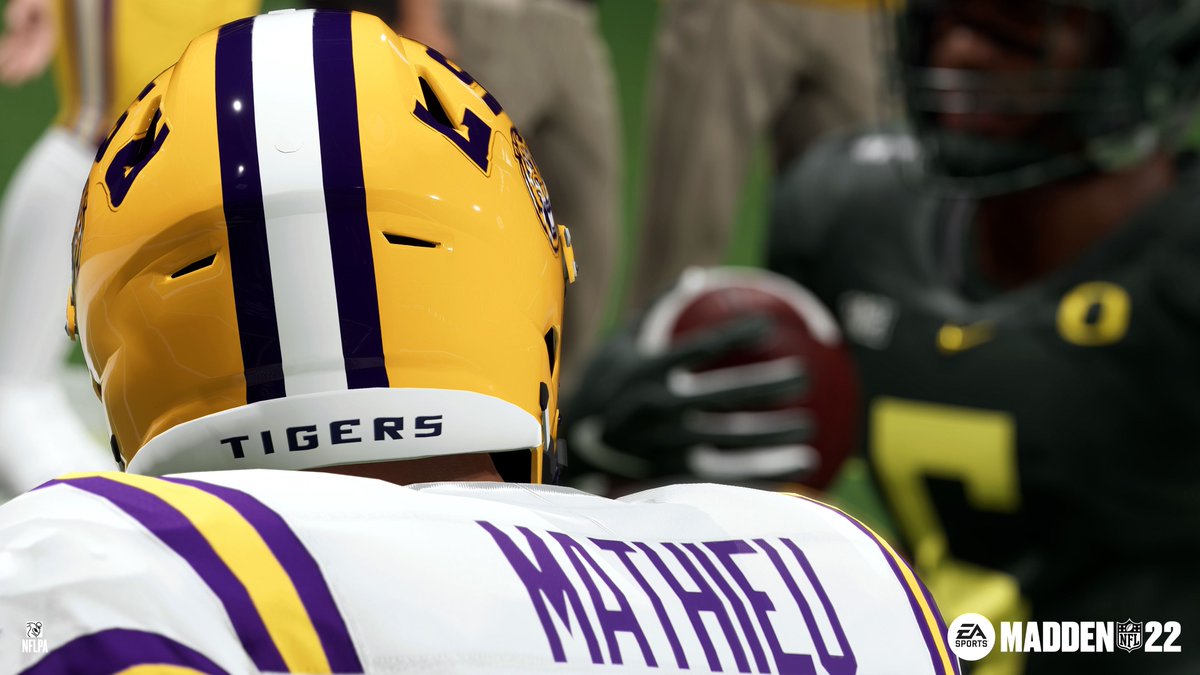 Mathieu_Era's tweet photo. Something about this time of the year… @LSUFootball 

#Madden22 https://t.co/tkyHujf5Z3