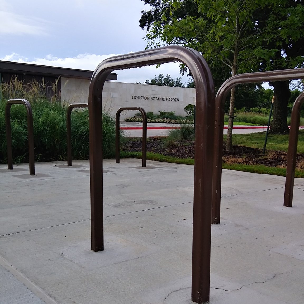 houstonbotanic's tweet photo. The bike racks are some of the closest parking spots to the Welcome Pavilion. For those who live close -- and/or consider themselves adventurous -- enough, Botanic Lane features a path for biking (or walking) alongside the driveway. https://t.co/zW7S23b9D7