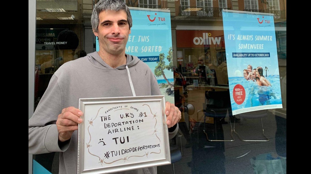 stoptui_cam's tweet photo. we've wrapped up for today, but the campaign doesn't end until @TUIUK drops deportations! 

If you couldn't join us today &amp; want more info, send us a DM! 

#TUIDropDeportations 
@sdetsup https://t.co/Ij03bnl6UZ