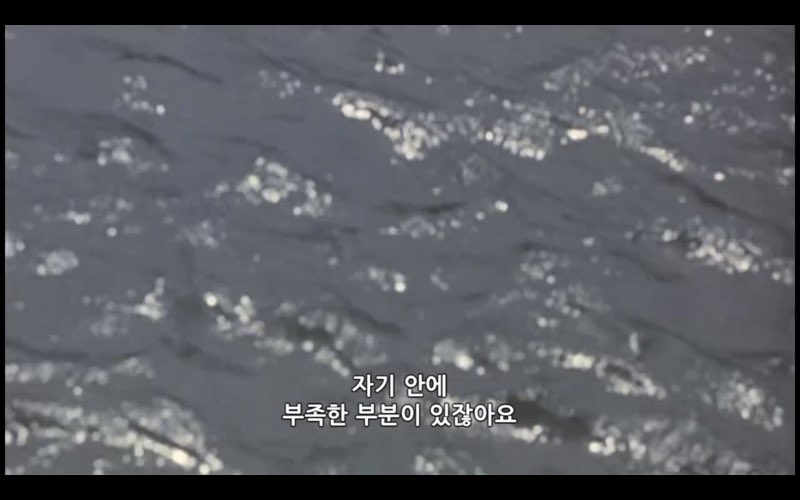 <토니 타키타니> 아주 고독하고 건조한 영화네요.. 영화 대부분이 나레이션으로 이루어졌고 어찌 보면 발화보다 ‘생각’이 중심인 듯해요. 영화를...