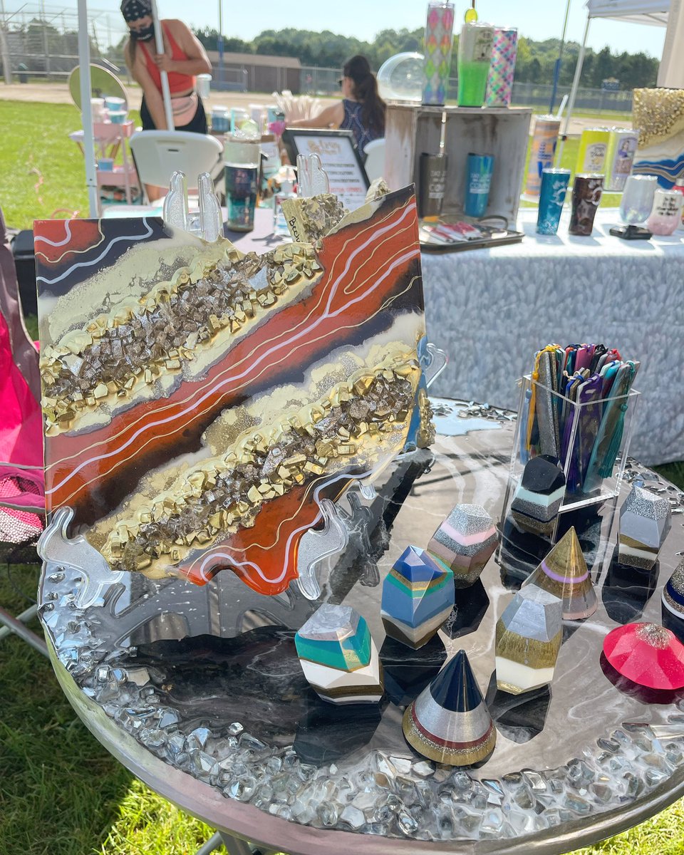 BeccaBeeSilvery's tweet photo. Solon Pop-Up in the Park is open for the day!! Come on by 10am-5pm! Shop, eat and gather!! 🤍🌞 @avantgardeshows @CityofSolon @merakifusionart https://t.co/fZzNpcLVtd