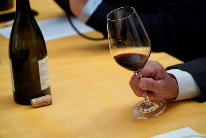 CCIAARIVLIG's tweet photo. @FISARNazionale
@Massolon
⏳ “La longevità dell’Ormeasco”… ora il #winetesting con i sommelier della FISAR Nazionale e il giornalista Paolo Massobrio
🍷 6 differenti vini #Ormeasco, il più “giovane” del 2015… il più “anziano” del 1974
#Expovallearroscia
@marcogatti23 https://t.co/uMRd6BdTAi