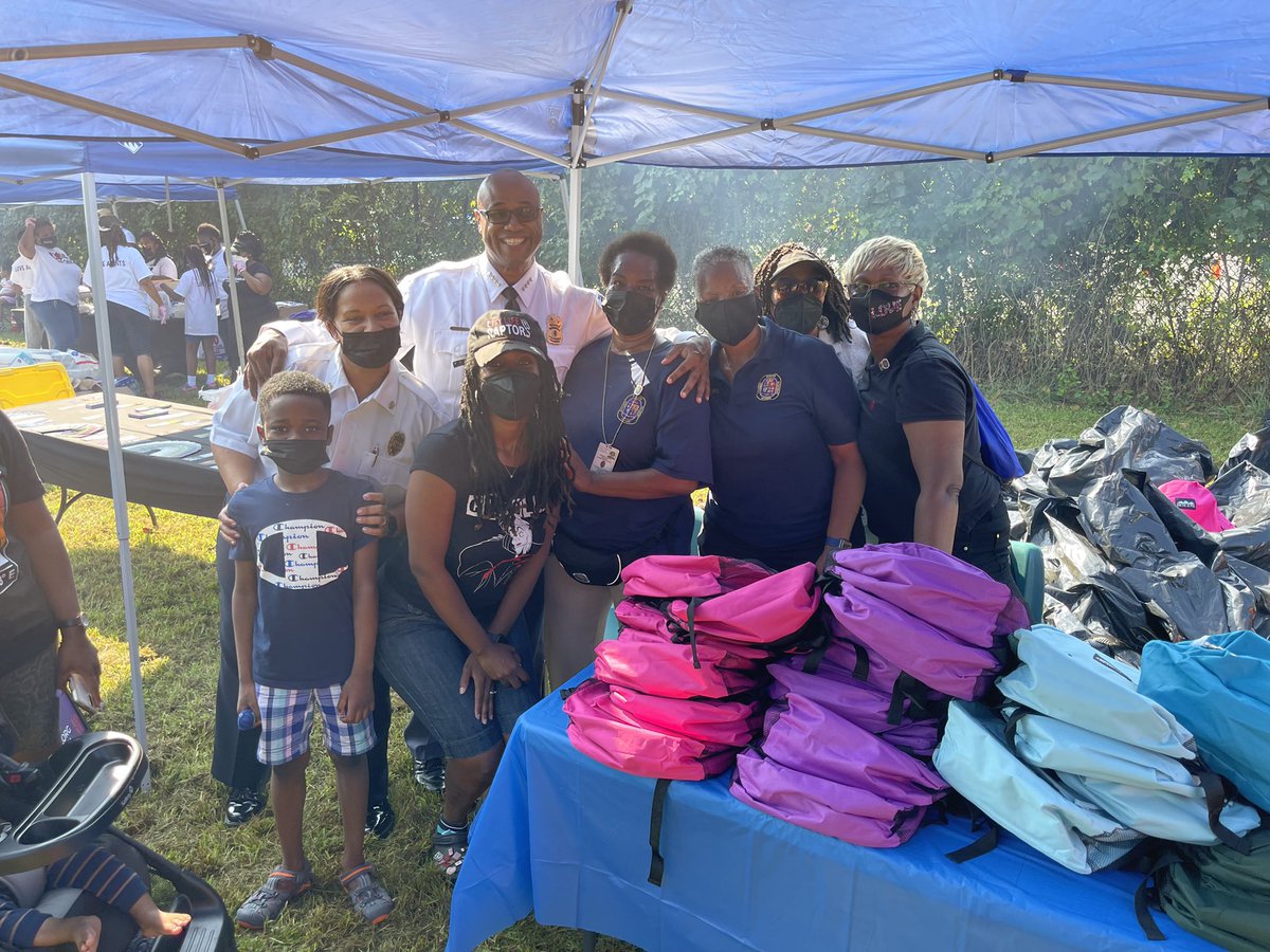 PGFDFireChief's tweet photo. PGFD in the Community today Teaching Hands Only CPR and Fire Prevention. Looking to join our team.. Stop by and see our Recruiter Julian Barnes. #Onecountyonedepartmentonemission https://t.co/LEkWjccRjD