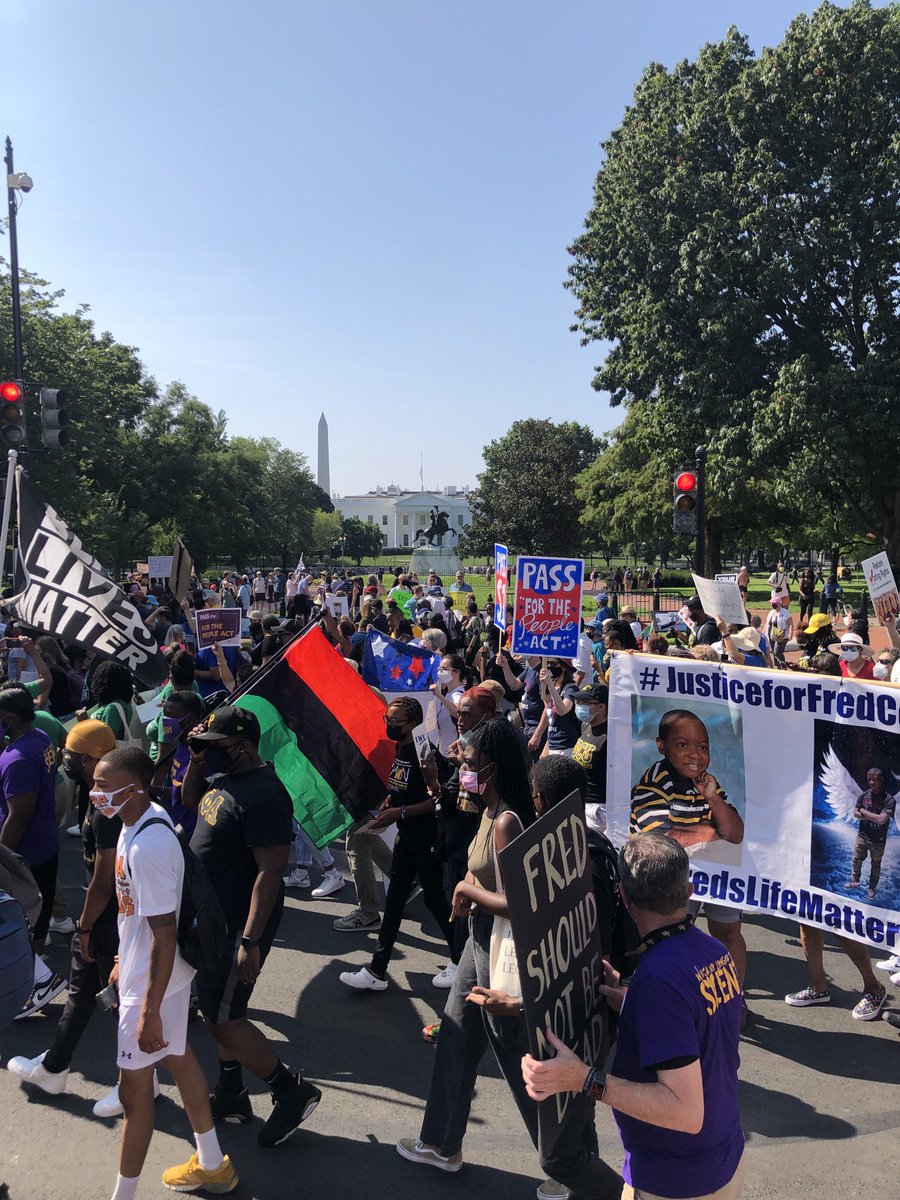 calibantweet's tweet photo. #MarchOnForVotingRights pass the WH. Time for ⁦@POTUS⁩ to take a stand for #ForthePeopleAct   Pass it now! https://t.co/DlSN90gR4m