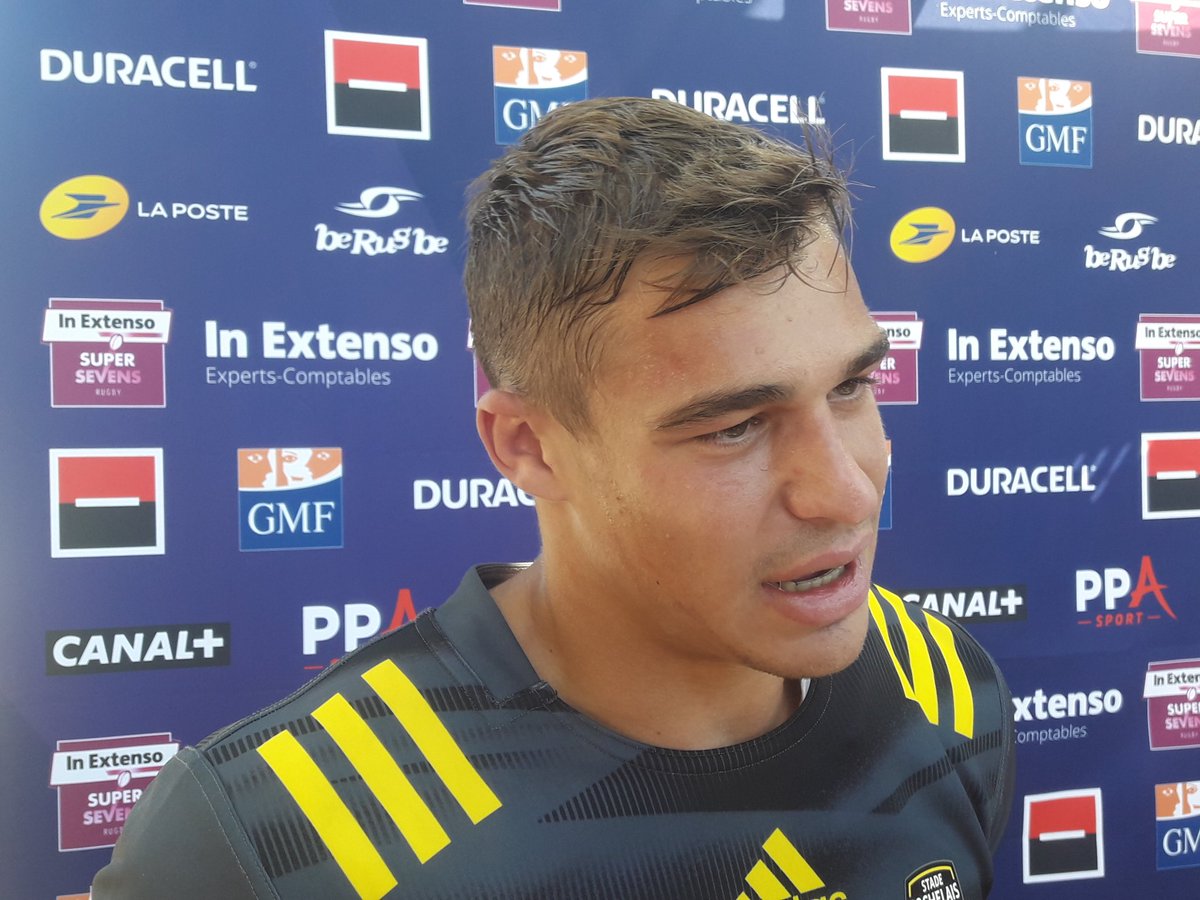 DemoiselleFM's tweet photo. Pour son retour à Deflandre tournoi Superseven ,victoire des Rochelais 28 à 7 contre Lyon.
Mais défaite 10 à 14 contre Monaco en 1/4.
Prochaine rencontre contre Biarritz à 20h26.@staderochelais #InextensoSuperseven
#FievreSR https://t.co/Gu9SKvxSdW