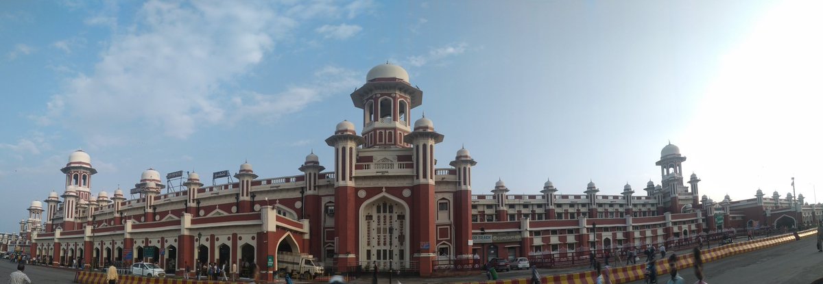 Shubhi026's tweet photo. The mesmerizing beauty of Charbagh Railway Station, #Lucknow https://t.co/N4GP0BhahI
