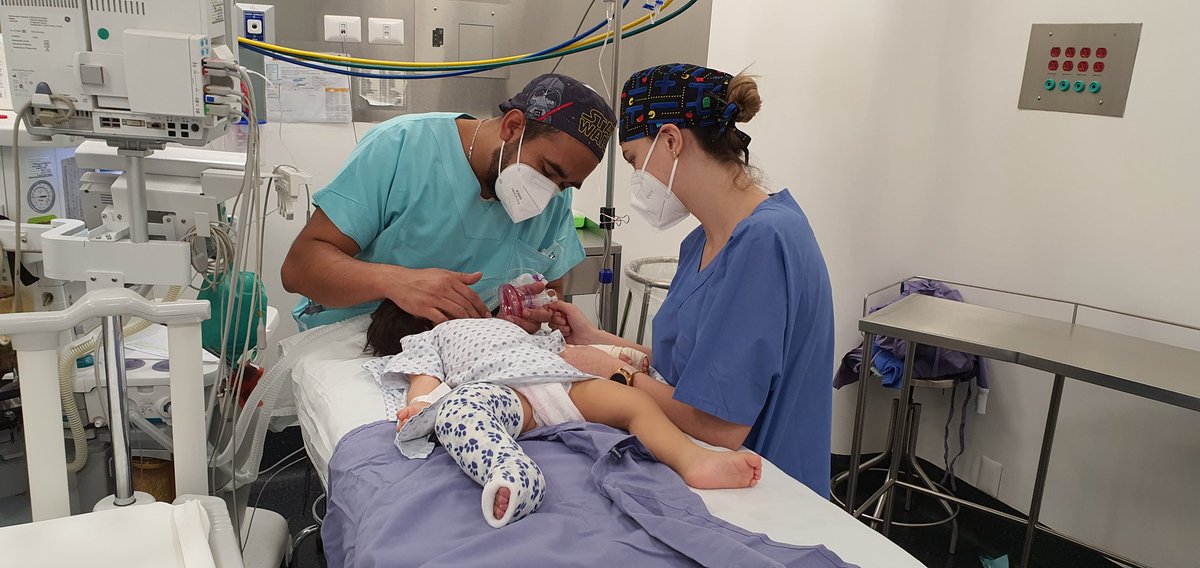 Traumapedia's tweet photo. Recuerdos del Viernes.
#pevac #DrMezaVernis #piebot #pieequinovaro #alargamiento #caetmei #altaespecialidad #ortopediainfantil #ortopediapediatrica #HospitalSeguro #starmedicahip #hospitalespañol #equipoquirurgico https://t.co/si6XMPb64l