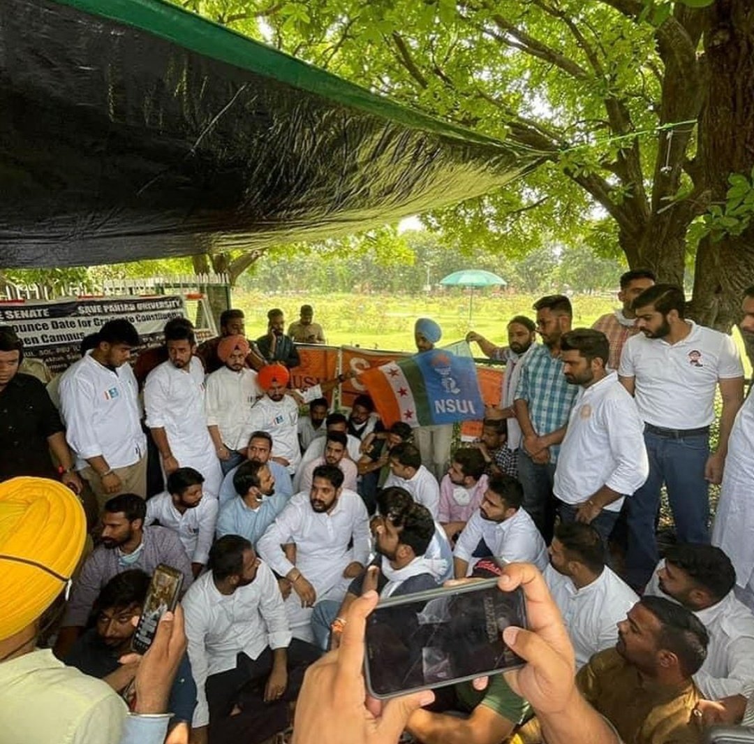 rajkaranbaidwan's tweet photo. Agitation to protect the democratic structure of @OfficialPU and to conduct Senate elections.
The NSUI National President Sh. @Neerajkundan Ji extended his support to the ex senators and students protesting from a long time.
#SavePU
#SaveSenate https://t.co/62WWk2Bw0d