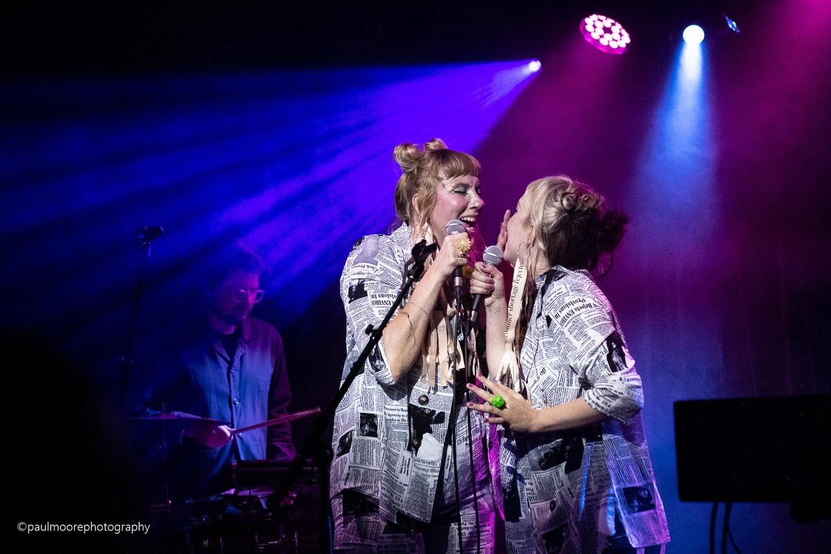 paulmoore12's tweet photo. @teachersofpop #groovy #funky #geezers @thetradesclub #hebdenbridge @hebdenartists #topgig #gigphotography @PotpourriBand https://t.co/mWy4oMStm4 https://t.co/lO6LcRzwLm