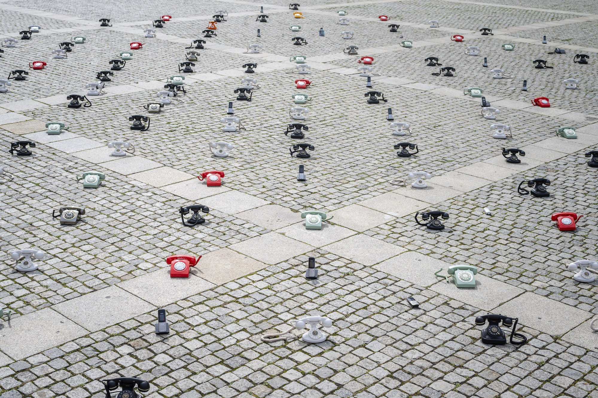 The Syria Campaign on Twitter: "Imagine waiting for years for a phone call. Syrian families have placed hundreds of phones across Berlin's Bebelplatz to demonstrate the scale of their suffering as they