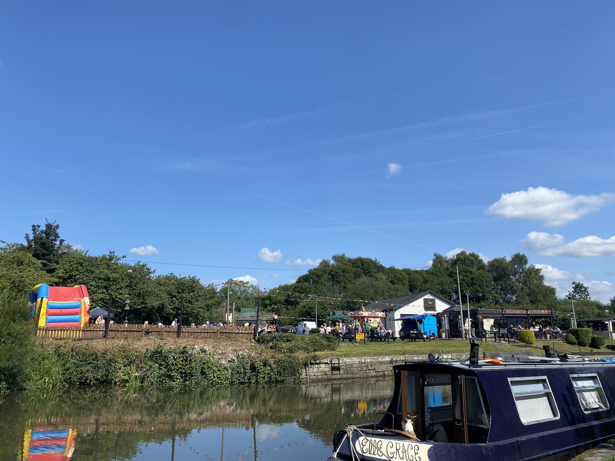 appley_b's tweet photo. A beautiful day for the @BoathouseAb festival https://t.co/7hgHCkL1wf