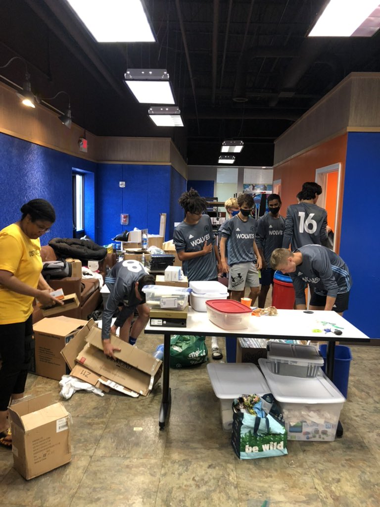 SBWolfPack's tweet photo. This morning the SB Wolves Varsity Boys Soccer team volunteered their time to help clean the new teen center “Infinity” located at the University Mall. Thank SB School Board member Travia Child for the opportunity #SBproud https://t.co/28EfWBDqZf