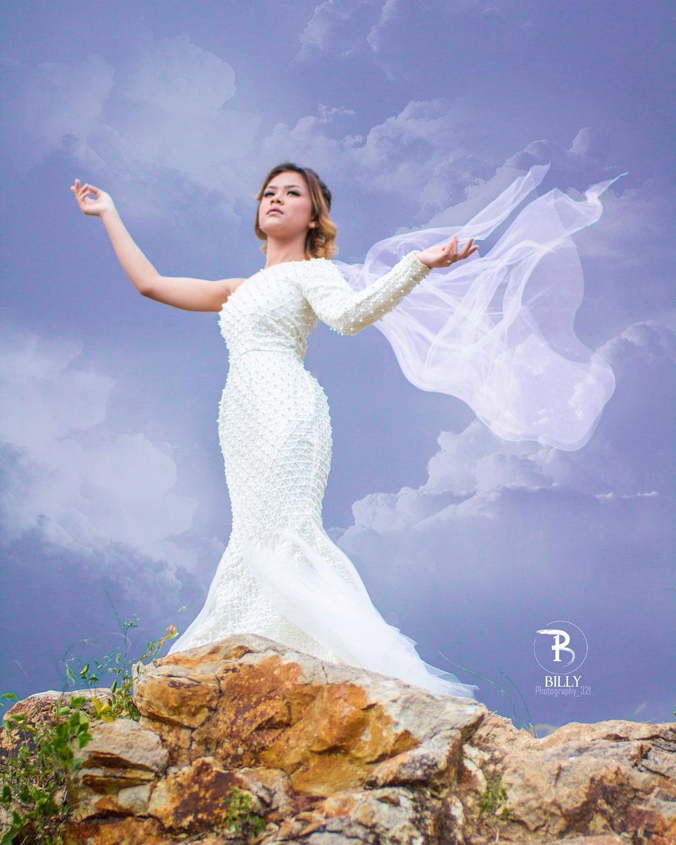 Gadis Pertiwi "
Mungkin aku harus memandang segala hal dengan sudut pandang yang baik, agar kebaikan selalu melingkupi pikiranku.

Akan ada pelangi setelah turunnya hujan badai.

Ide Tema dan Penata Gaya Busana oleh @wishnuajiofficial
Photographie oleh @billyphotography_321