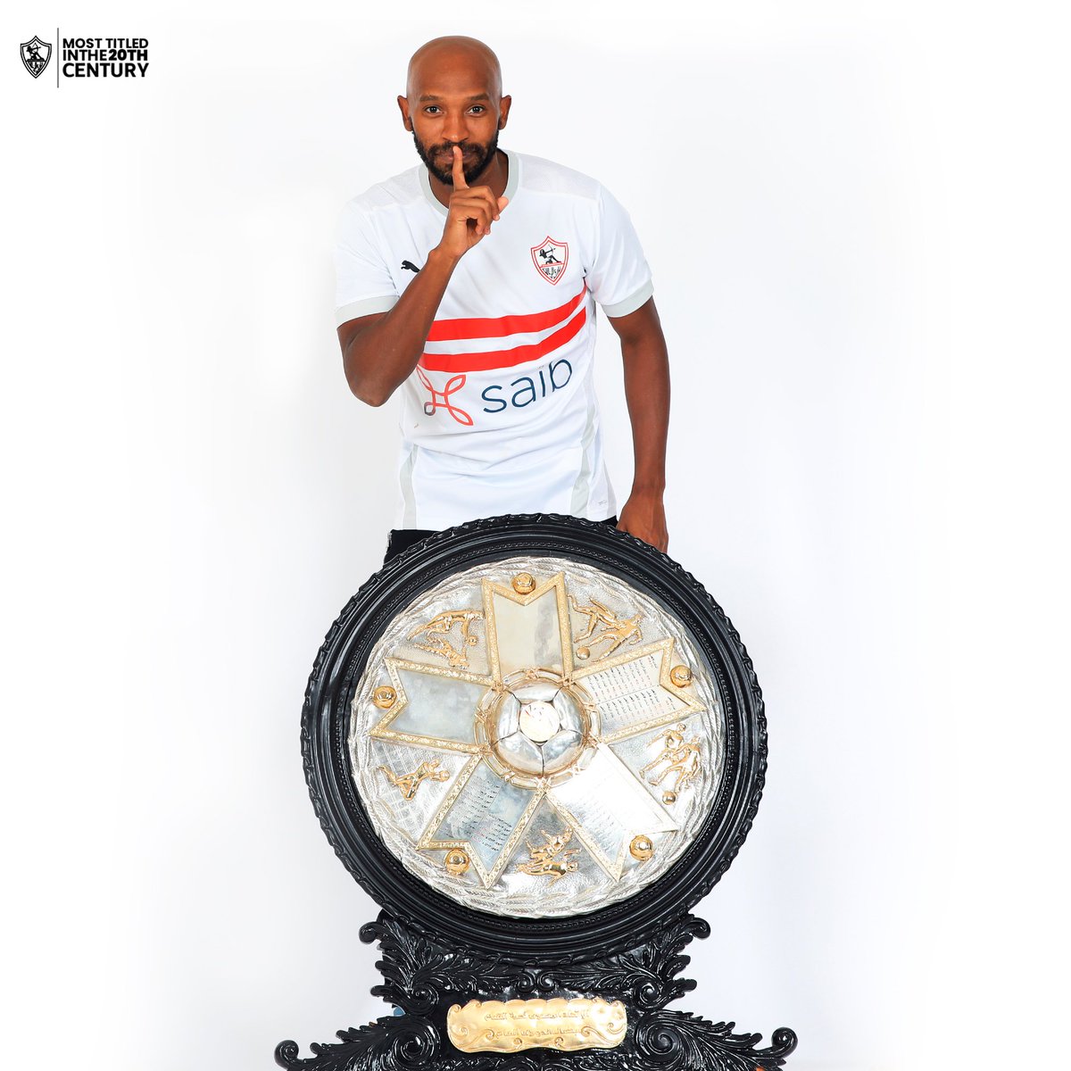 ZSCOfficial's tweet photo. درع الدوري بين يدي قائد الزمالك 🤫🔝
@Shikabala
#CHAMP13NS | ⁦#Zamalek⁩ | ⁦#MostTitledIn20C⁩ | ⁧#الزمالك https://t.co/vVfP64GN8b