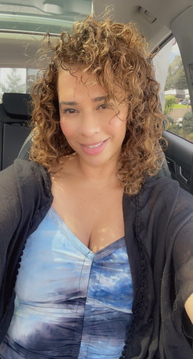 bianca007a's tweet photo. When it’s Saturday and you go from the pool to eat! #CrazyHair don’t care https://t.co/v2ubq0CFud