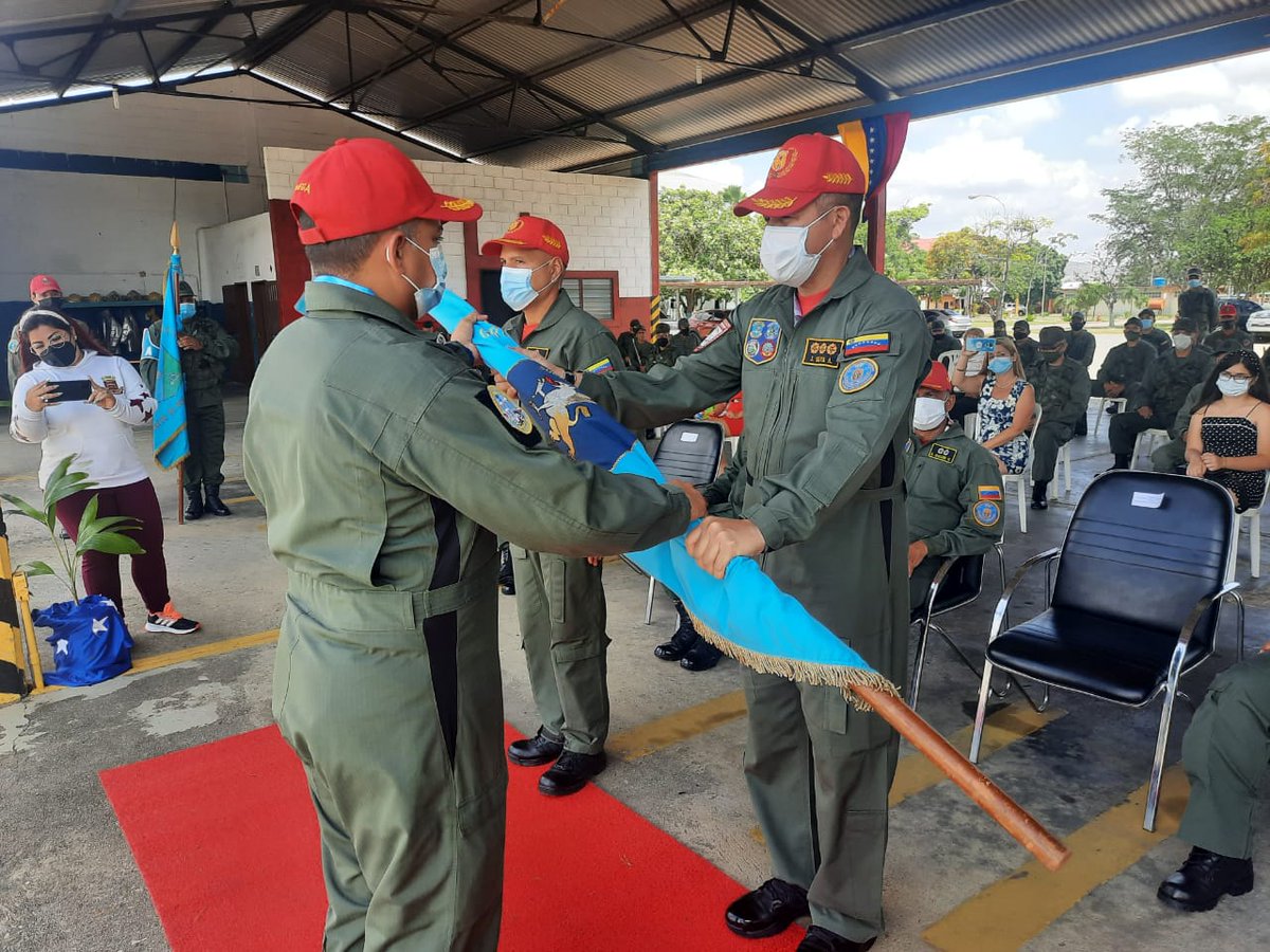 JSilvaAponte's tweet photo. 🇻🇪 #Ahora En el edo. Lara, desde @Balanda_AMB, Cuna de Cazadores, en perfecta unión y mística militar se llevó a cabo el acto de transmisión de mando del GAC N°12 @Grifos12Amb y el @epabalanda, quienes a partir de hoy estarán al mando de sus nuevos Comandantes garantes de paz. https://t.co/L0yF3IgmCU