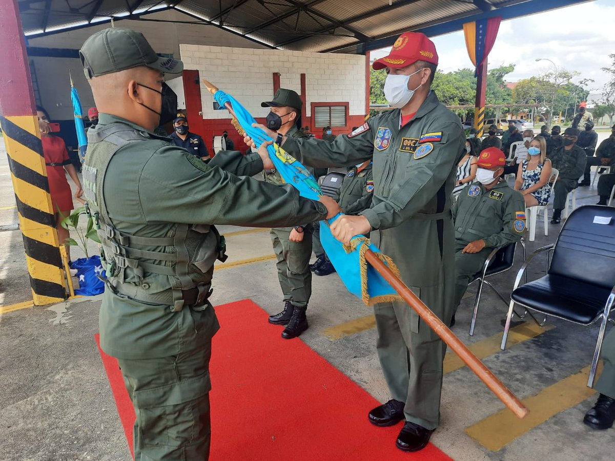 JSilvaAponte's tweet photo. 🇻🇪 #Ahora En el edo. Lara, desde @Balanda_AMB, Cuna de Cazadores, en perfecta unión y mística militar se llevó a cabo el acto de transmisión de mando del GAC N°12 @Grifos12Amb y el @epabalanda, quienes a partir de hoy estarán al mando de sus nuevos Comandantes garantes de paz. https://t.co/L0yF3IgmCU