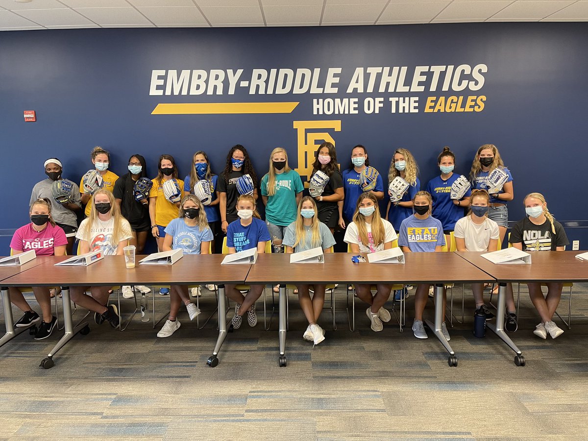 First team meeting in the books! #TeamX is officially under way! #GRIT #LiveGoldBeGolden 💙🦅