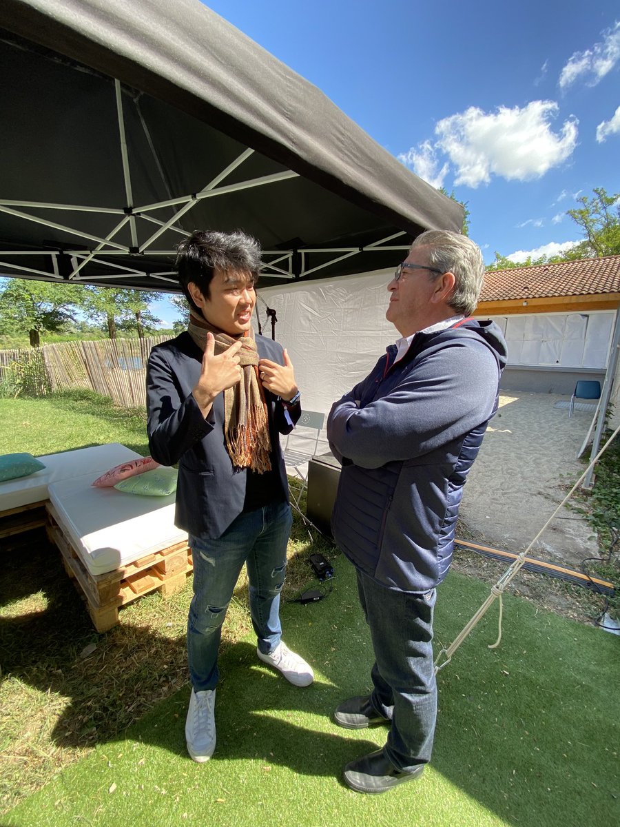 Piyabutr_FWP's tweet photo. สนทนาแลกเปลี่ยนกับ Jean-Luc Mélenchon เรื่องการเมืองไทยและการเมืองฝรั่งเศส ประสบการณ์ของพรรค La France insoumise กับ พรรคอนาคตใหม่ และ Lawfare - นิติสงคราม https://t.co/BVtECZLtPr