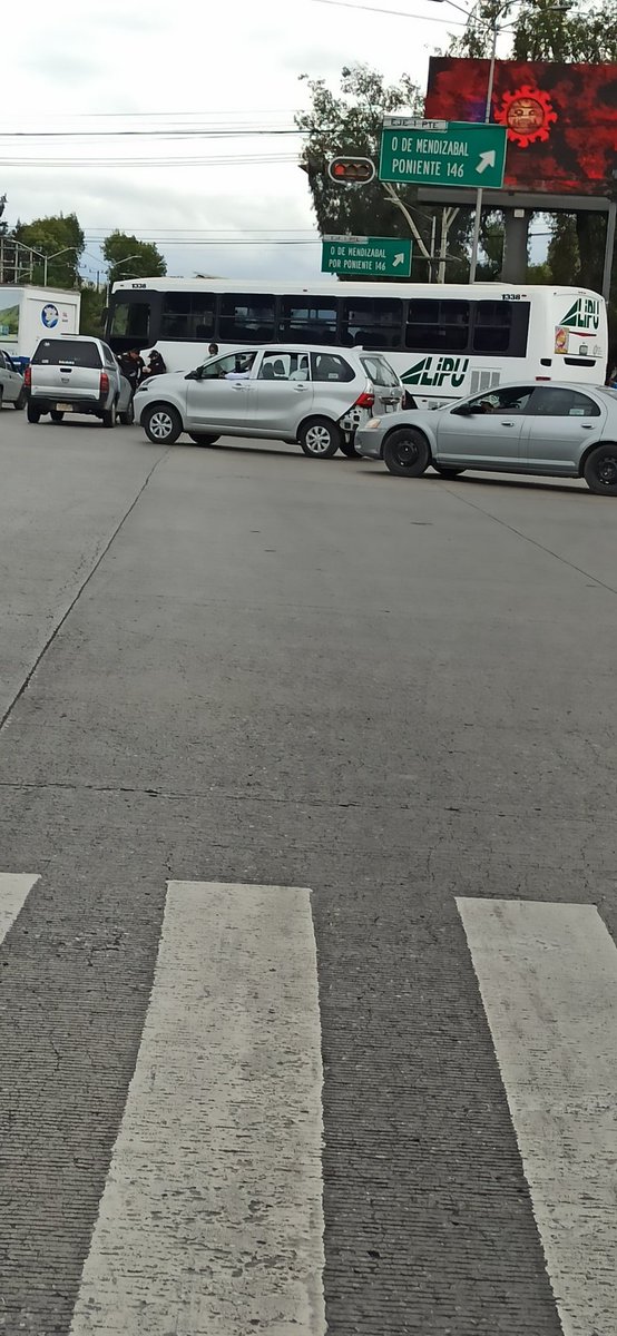 Burro121's tweet photo. @OVIALCDMX reportando un choque en a Vallejo a la altura del metrobus patera https://t.co/3lPK8ux88D