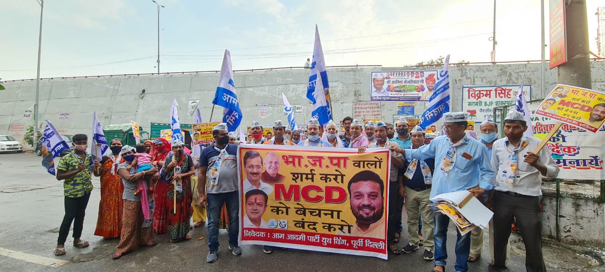 Naveen01AAP's tweet photo. 28 अगस्त 2021 को भाजपा के MCD में व्याप्त भ्रष्टाचार के विरुद्ध श्री अरविन्द केजरीवाल जी के आह्वान पर आम आदमी पार्टी, लक्ष्मीनगर के कर्मठ कार्यकर्ताओं द्वारा एक रैली WB ब्लॉक, चन्द्रशेखर पार्क से पूर्वी दिल्ली, यूथ विंग कार्यालय, नजदीक अजय साइकिल तक आयोजित की गई । 
@ipathak25 https://t.co/DZDI6KBBW0