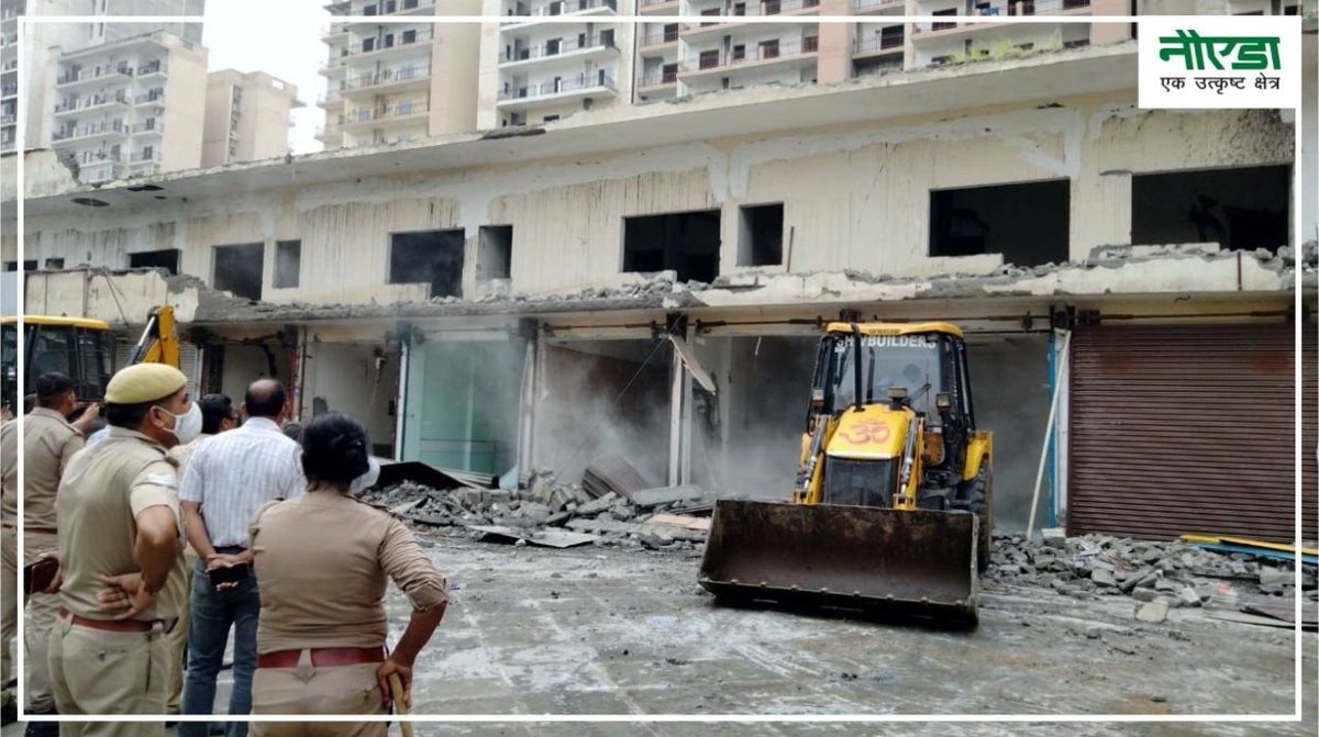 CeoNoida's tweet photo. नौएडा में अनाधिकृत निर्माण के खिलाफ कार्रवाई करते हुए सेक्टर-75 में ग्रुप हाउसिंग भूखंड संख्या - 9 पर स्वीकृति से ज्यादा निर्माण कर बनाई गई 22 दुकानों को आज ध्वस्त किया गया। अनाधिकृत निर्माण करने वाले सभी विकासकर्ताओं को स्वयं अनाधिकृत निर्माण हटाने के लिए निर्देशित किया गया है। https://t.co/EamxTb7YeX