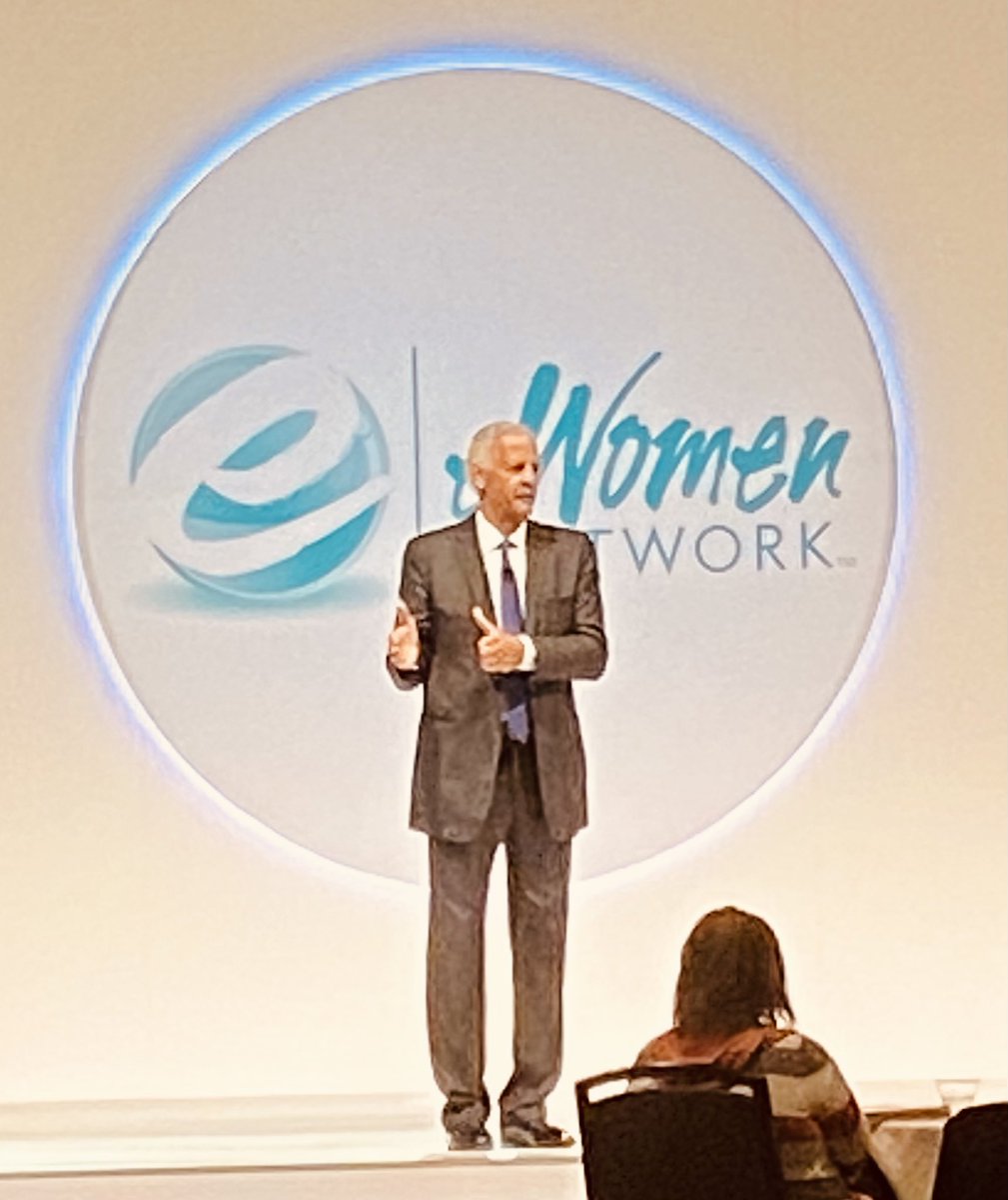 BelovedCommCo's tweet photo. The fabulous @OfficialStedman teaching us about amazing #Leadership at the @eWomenNetwork ICON conference. #IAmAnICON
#ewnICON
#eWomenNetwork
#Nonviolence365
#DebtFreeDegree #IAmSomebody https://t.co/GkZx0dzCCi