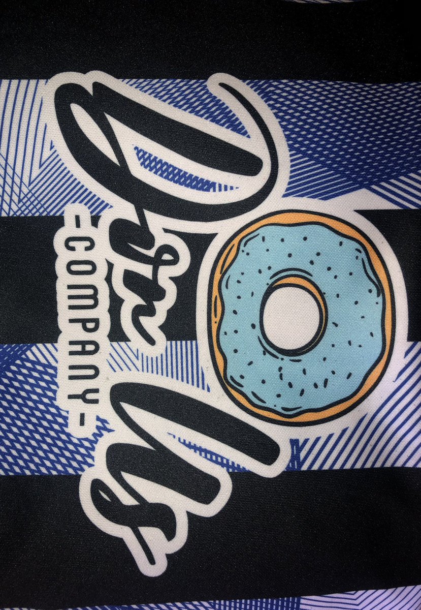 FutbolClu's tweet photo. 👕 Presentamos la 𝗡𝗨𝗘𝗩𝗔 𝗜𝗡𝗗𝗨𝗠𝗘𝗡𝗧𝗔𝗥𝗜𝗔 #Matgeor de Primera División para este Ciudad de Melo 2021!
Gracias nuevamente a todos los que colaboran con la institución 👍 Especialmente a Don Us Company Uruguay y Sam Ltda ⚫️🔵
#𝗩𝗮𝗺𝗼𝘀𝗟𝗮𝗨 https://t.co/cJluzhIGc3
