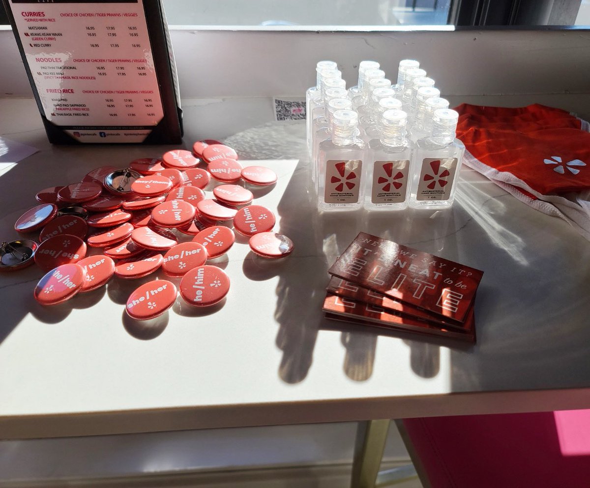 dezchen's tweet photo. Welcoming @yelp_vancouver @Yelp elites this morning at #PinkElephantCafe #yelpvancouver #dunbar @DunbarLifeMag https://t.co/5aRSrIiby6