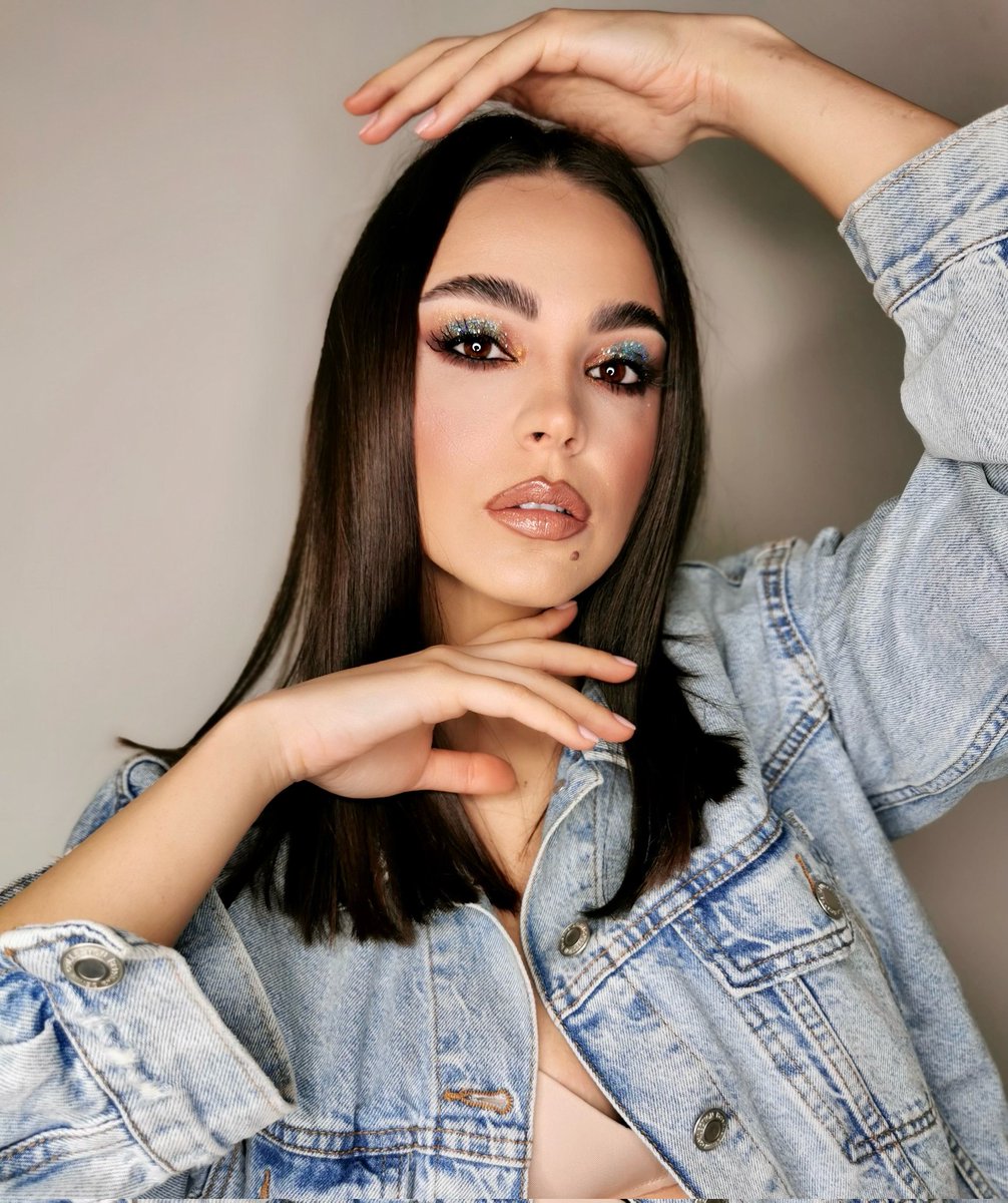 NTarau's tweet photo. "Beauty is self confidence applied directly to the face"
.
.
.
.
#wakeupandmakeup #saturdaynight #saturday #takemeanywhere #partymakeup #partytime #beautyallaround #beautifulfaces #beautifullgirls #beautylover #beautyinsideout #eyeshadowlooks https://t.co/mZNvK0y3ER