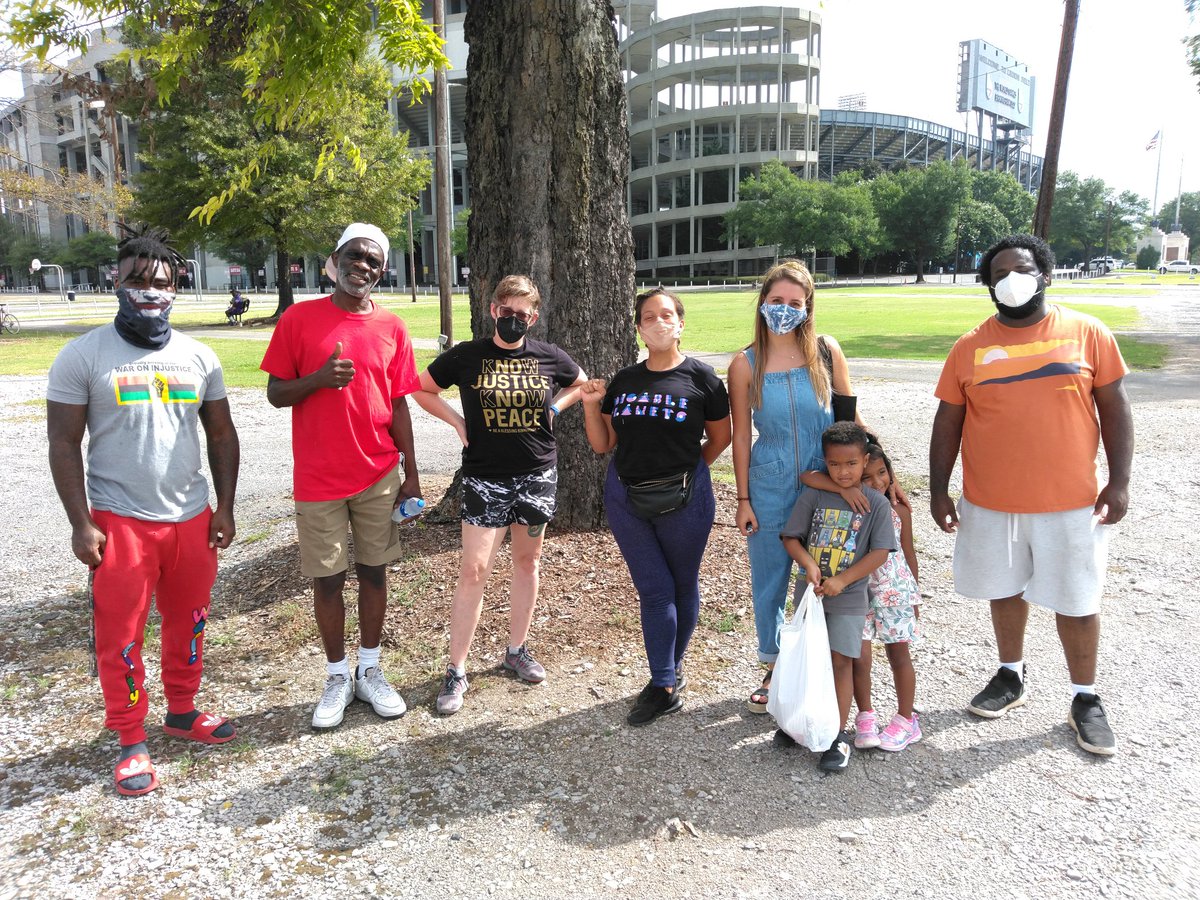 Celi4Change's tweet photo. Thank you to everyone who came out to Westside Blessing Day this morning!

Last Saturday of every month, at the Graymont entrance to Legion Field!
#WestsideBlessing #MutualAid https://t.co/THieDKCK8n