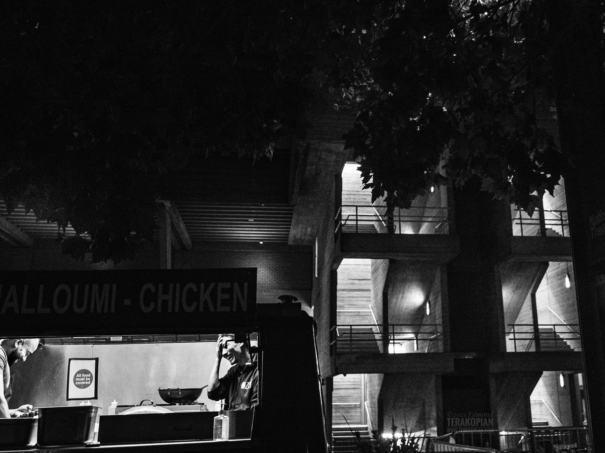 terakopian's tweet photo. Food Truck Conversations. #dailylife #streetphotography #canpubphoto #foodtruck #food #london #southbank #concretejungle #citylife #londonlife @LumixUK @LumixUSA #lumix #lumixg9 #m43 #leicadg #leicadg15mm #availablelight #availablelightphotography #londonatnight #bw #monochrome https://t.co/BpW02L68x9