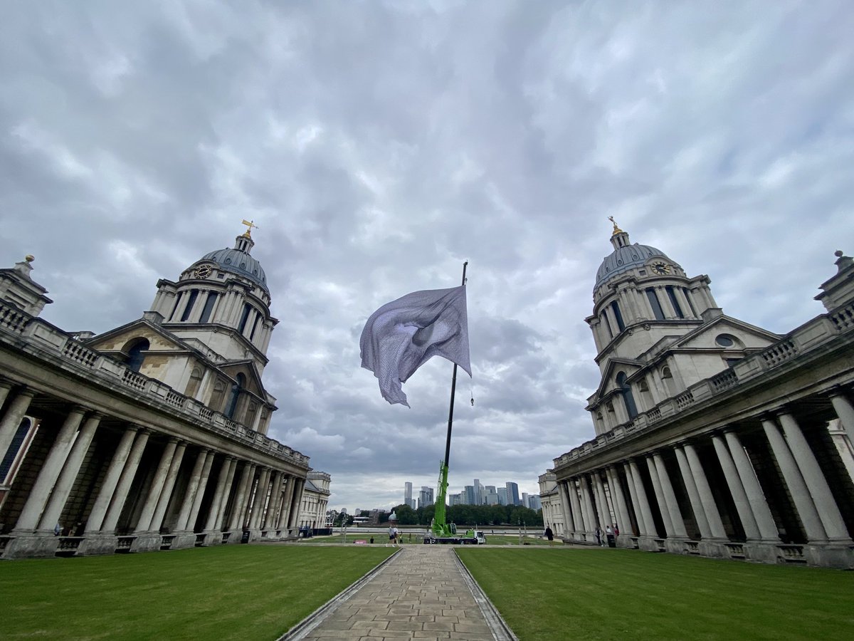 MisterGreenwich's tweet photo. Who knows how to #Photoshop the crane out of this pic? LOL @GDIFestival #DanArcher #WeAreWatching @orncgreenwich https://t.co/36vpou5nEw