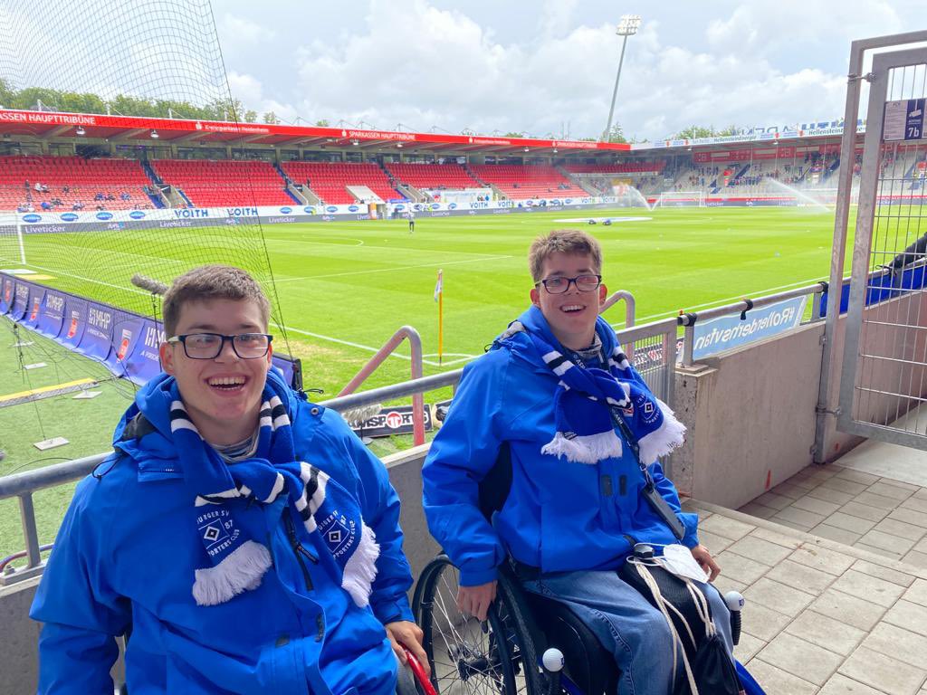 rollenderhsvfan's tweet photo. 2. Bundesliga: 1. FC Heidenheim gegen Hamburger SV (0:0)
#hsv #nurderhsv #2bundesliga #fcheidenheim #hamburgersv #voitharena #heidenheim #naturrasen #samstag #wochenende #endlichwiederauswärts #fotos #bilder #supportewasduliebst #groundhopper #groundhopperapp #futbology https://t.co/hVxSSg1k2e