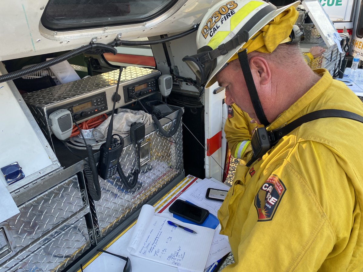 CALFIRENEU's tweet photo. #BennettFire off East Bennett Rd and Lava Rock Ave, Grass Valley in Nevada County is 59 acres, 90% contained. Unified Command:
CAL FIRE NEU, Nevada County Sheriff's Office, Nevada County Consolidated Fire District, and Grass Valley Fire Department and Grass Valley Police Dept. https://t.co/q5uAAUjCXS