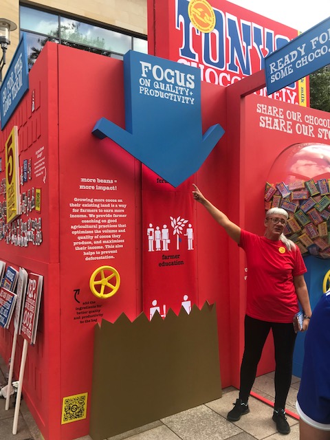 DPfairtrade's tweet photo. @TonysChocoUK_IE making a stir in Cardiff today - showing why change is needed in the chocolate industry and GIVING OUT FREE CHOCOLATE BARS! What's not to love. They'll be back Sunday from 10am to 6pm (opposite TK Maxx) #choosefairtrade https://t.co/rowdgF4jph