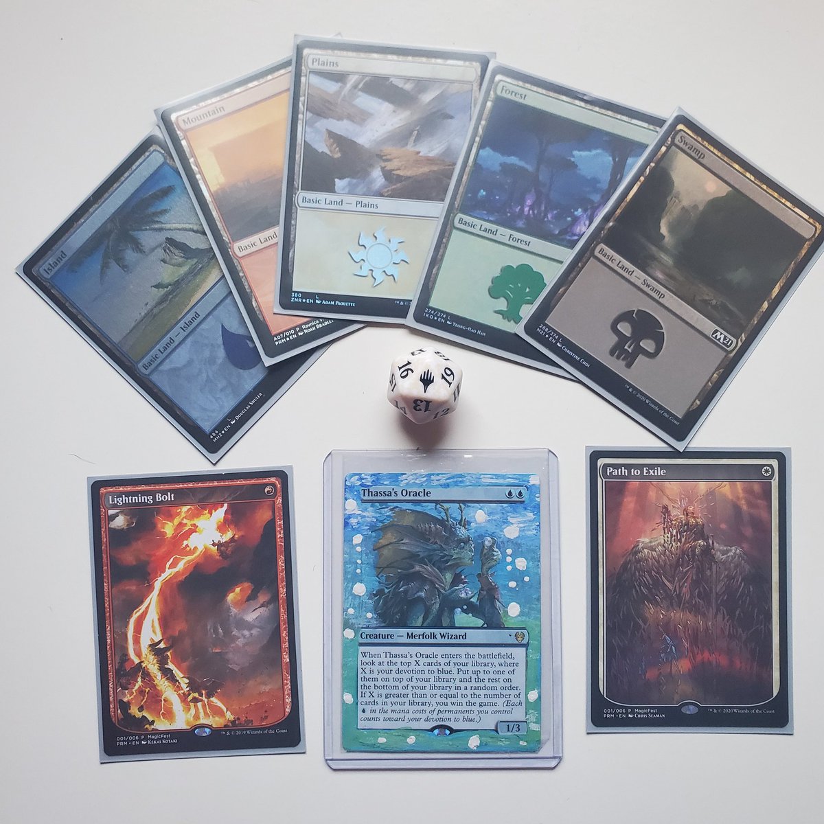MatSpell's tweet photo. ☆giveaway☆ 

Nows your chance to get a free hand altered Thassa's Oracle, foil lands, and other goodies! 

To enter you must - 
☆Like this post
☆Retweet 
☆Follow this account 

The winner will be chosen Sunday September 5th. Good luck! 

#mtg #giveaway #magicthegathering https://t.co/RaN1kPVpYZ