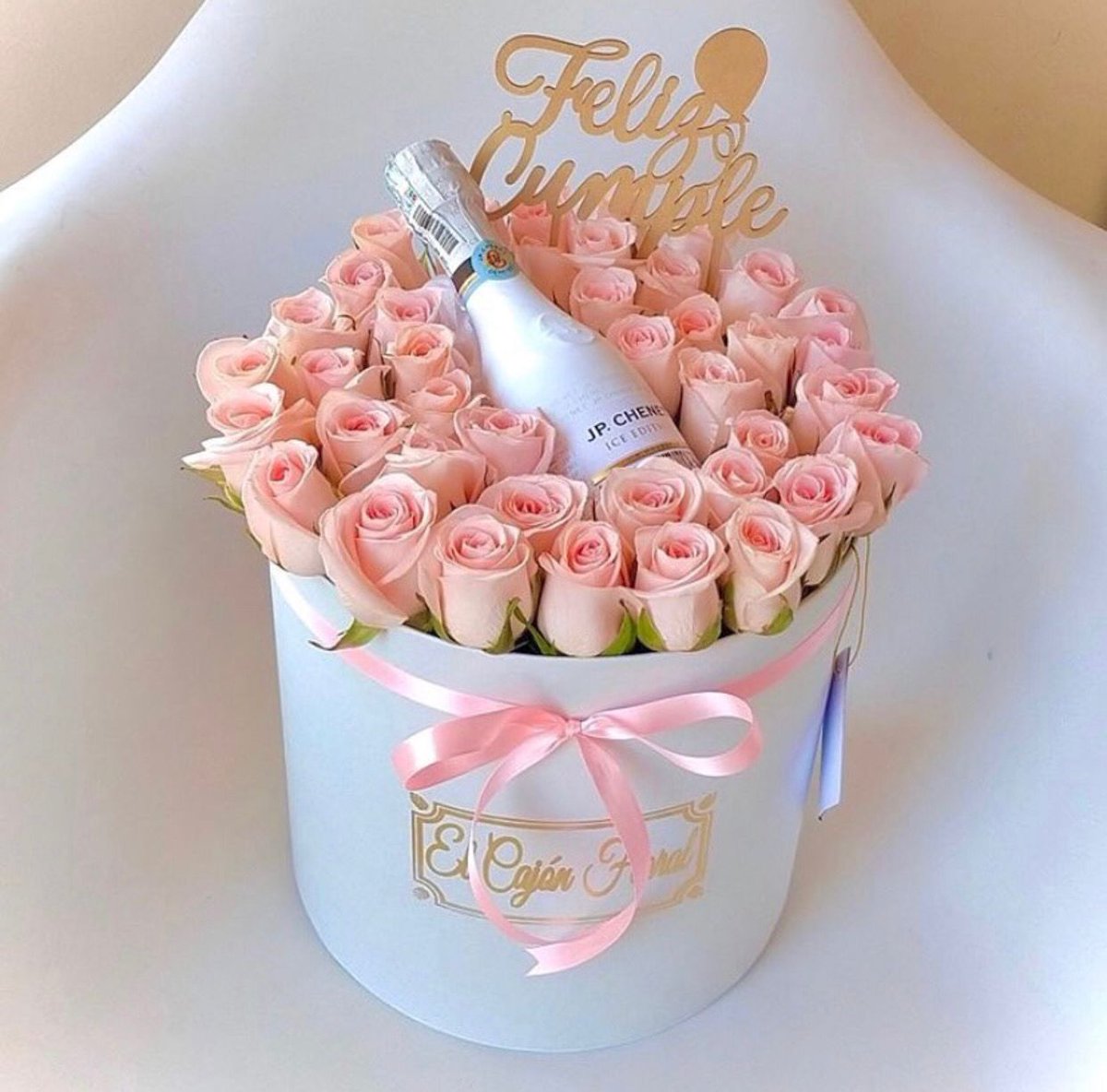 El Cajón Floral es un emprendimiento que nace en el 2017 con el objetivo de ofrecer arreglos florales y detalles para cada ocasión destacándose por su creatividad y hermosos diseños. 💐🌷

#TransformandoEmpresas #CTDESantotoBga