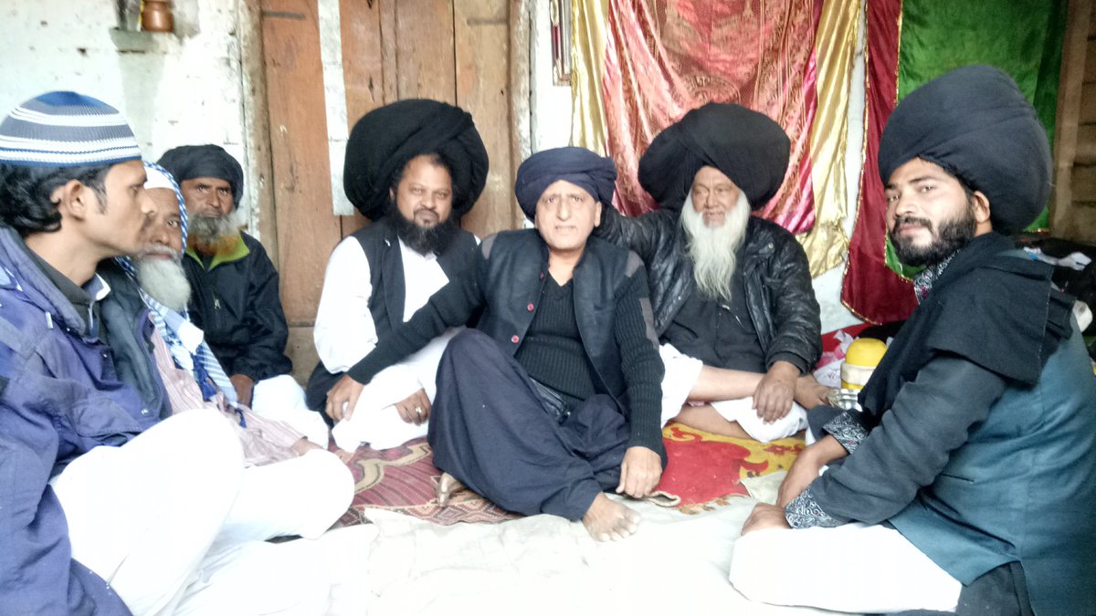 firozeshakir's tweet photo. The world of #Malangs

#makanpur https://t.co/GN3x112OXU